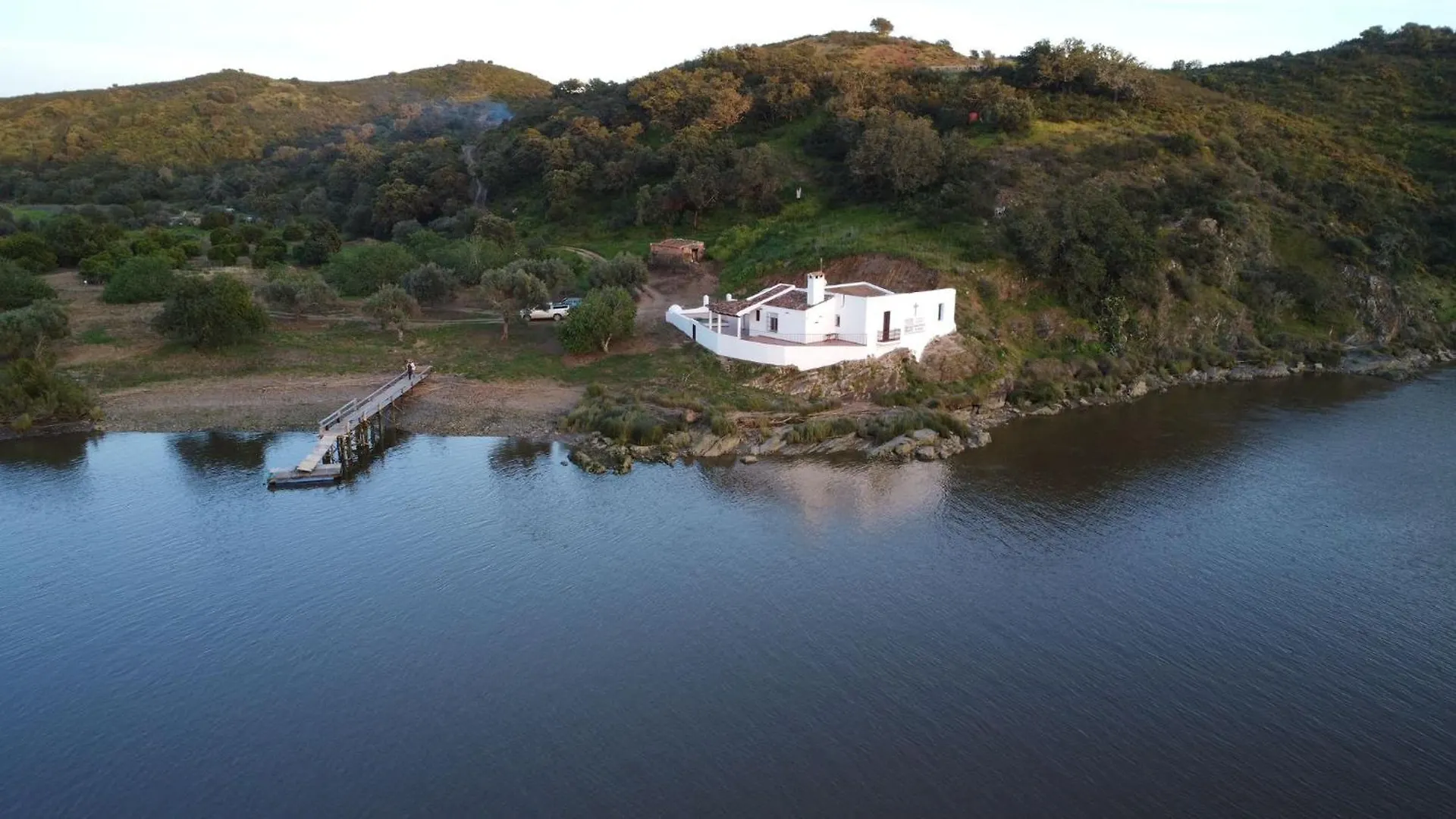 Magnifica Casa A Orillas Del Guadiana contacts